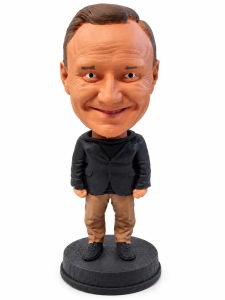 Figurka Duda laleczka z ruchomą głową 12 cm karykatura na biurko do samochodu