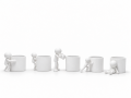 Minimalistyczne białe figurki i doniczki(1).png
