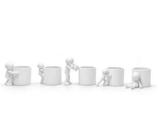 Minimalistyczne białe figurki i doniczki(1).png