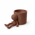 Brązowa doniczka z figurką 3D(1).png